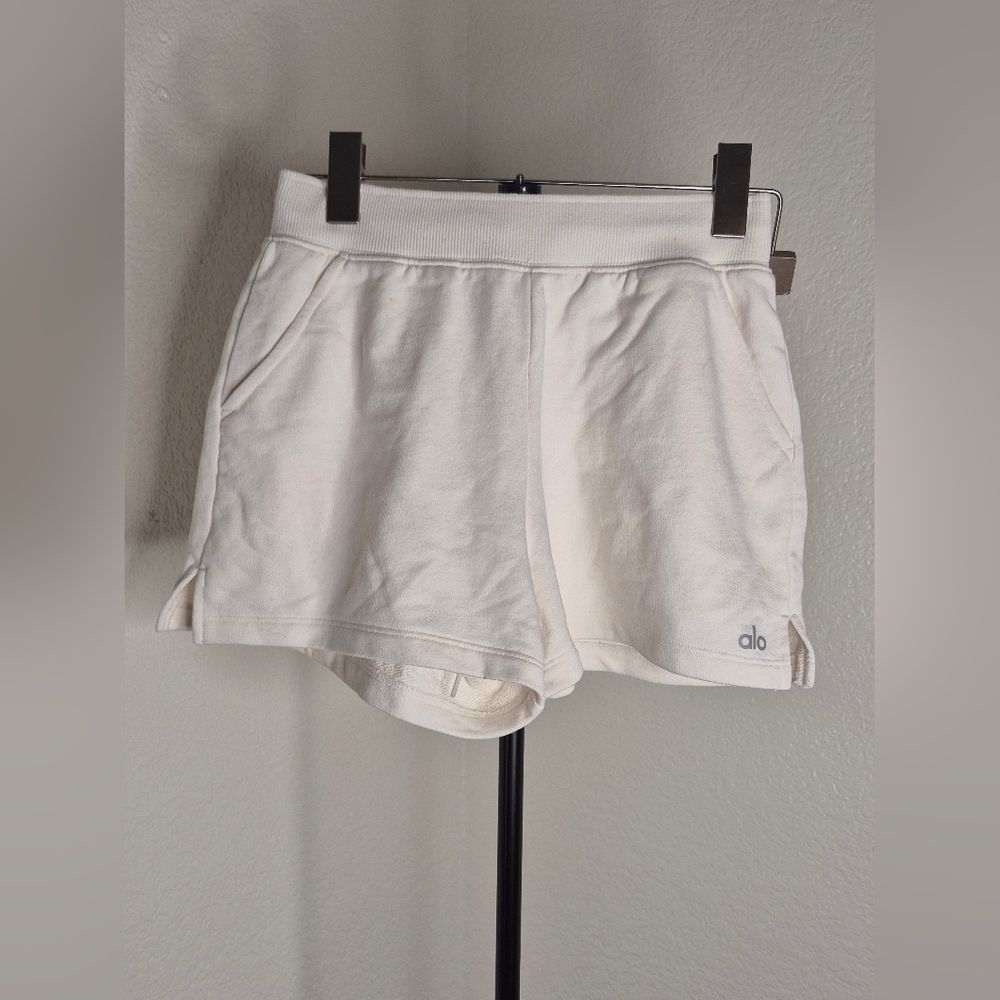 ALO Yoga Women's Cream Athletic Shorts
